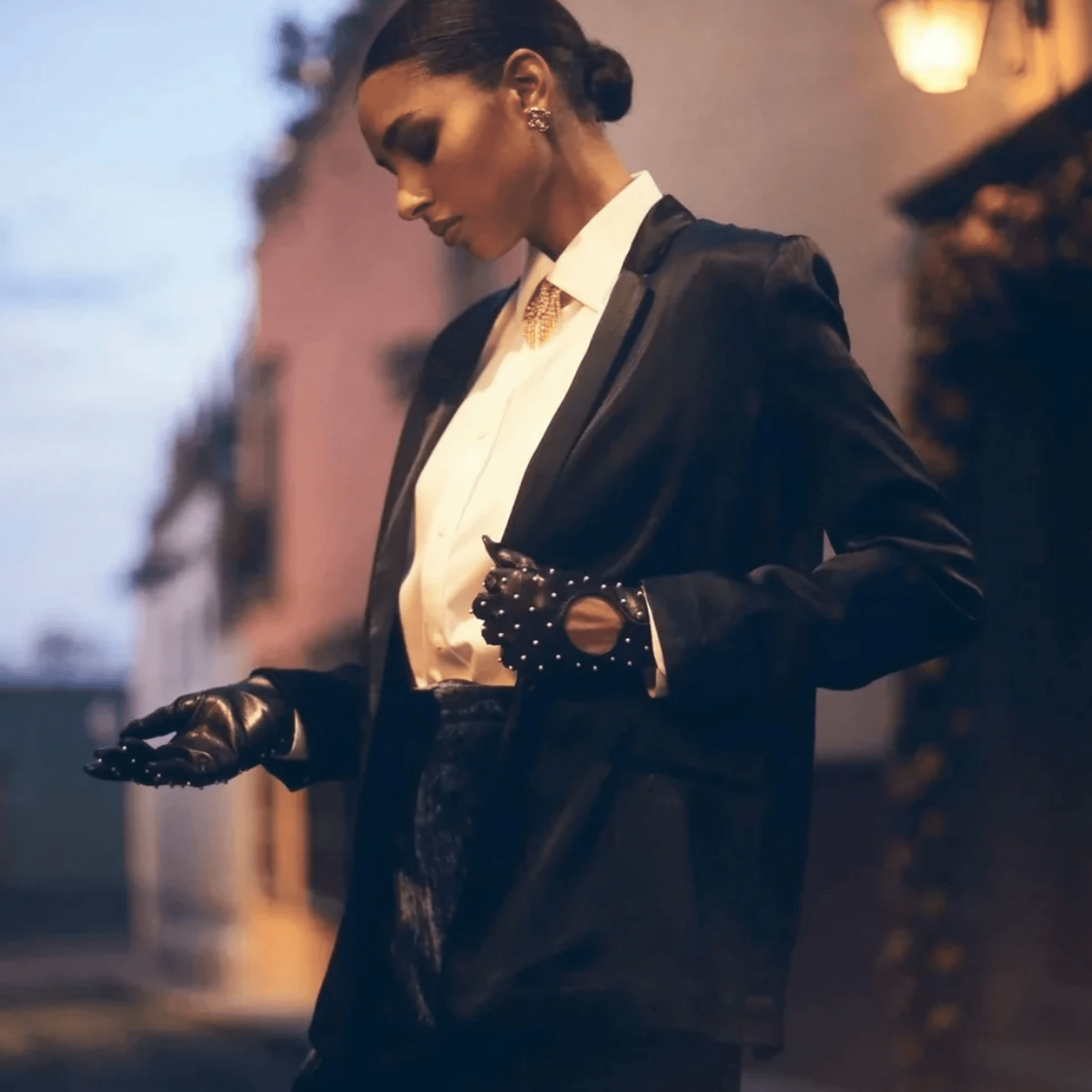 Driving Glove with Pearls