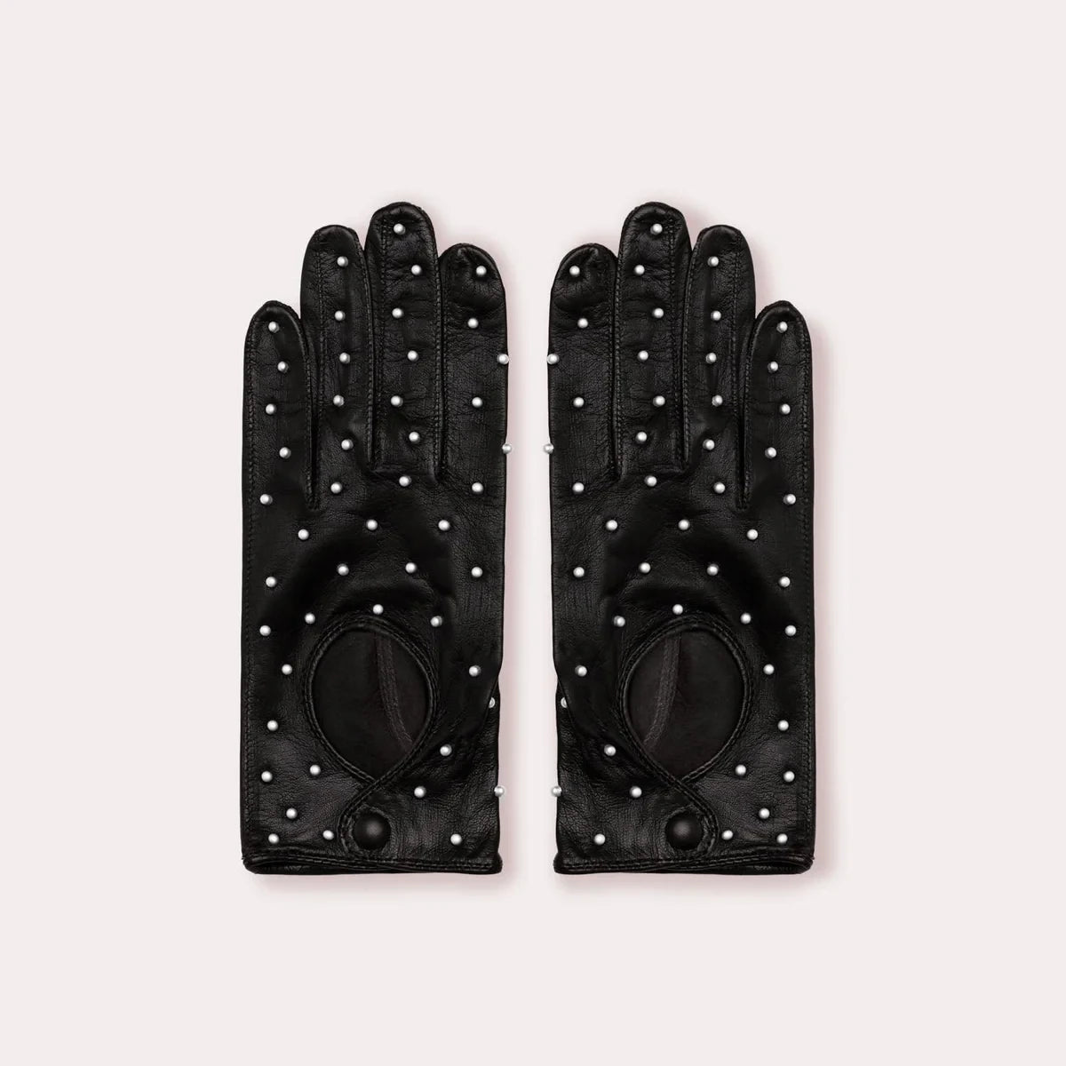 black-driving-w-pearls-SEYMOURE